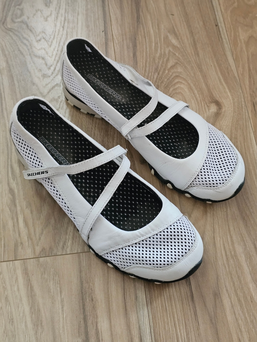 Skechers Womens White Hook & Loop  Strap Shoes  Size 7.5